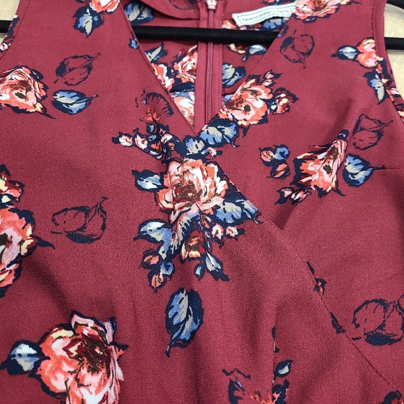 Abercrombie & Fitch flower romper, burgundy, size 8. - Picture 4 of 5